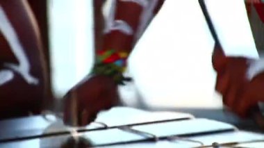 Marimba Çalan Afrikalı Kabile Müzisyeninin Kapanışı