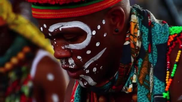 Närbild av Tribal African Musician spelar Marimba i Kapstaden, Sydafrika — Stockvideo