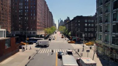 High Angle New York 'tan Güzel Bir Bahar Günü Uzun 23. Cadde Manzarası