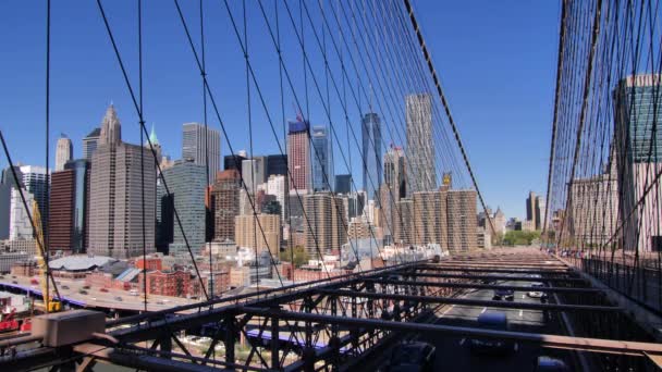 Манхэттен Skyline от Бруклинского моста, Нью-Йорк — стоковое видео