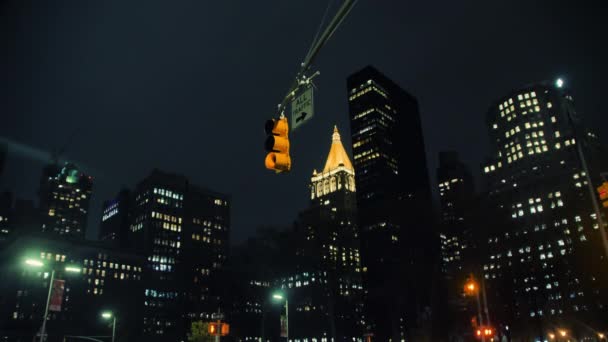 Semáforo en Madison Square por la noche, Nueva York — Vídeos de Stock