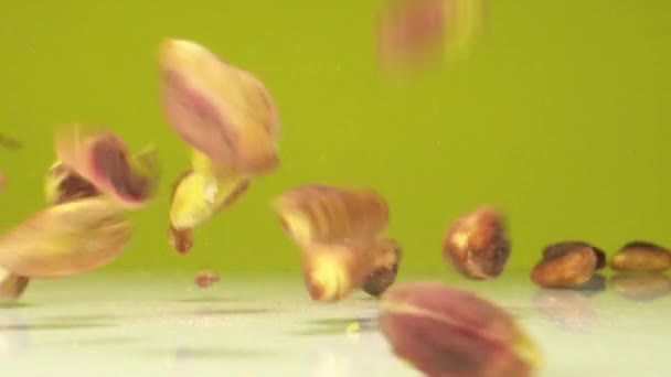 Pistachenoten Vallen Macro Extreme Slow Motion — Stockvideo