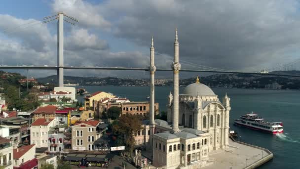 Αεροφωτογραφία Της Γέφυρας Βοσπόρου Και Του Τζαμιού Ορτάκου Κωνσταντινούπολη — Αρχείο Βίντεο