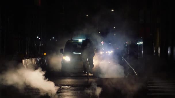 New York City Steam Night Slow Motion Cyclist Coming Smoke — Stock video