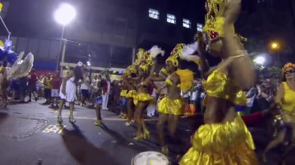 Rio Carnival Little Girl Dancing Samba Gatuparaden — Stockvideo