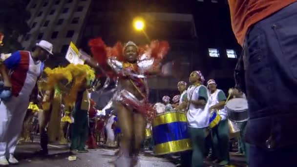 Rio Karnawał Młoda Dziewczyna Tańczy Samba Ulicy Parada — Wideo stockowe