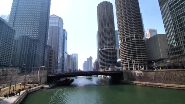 Tilt Chicago River Downtown District Illinois — Stockvideo