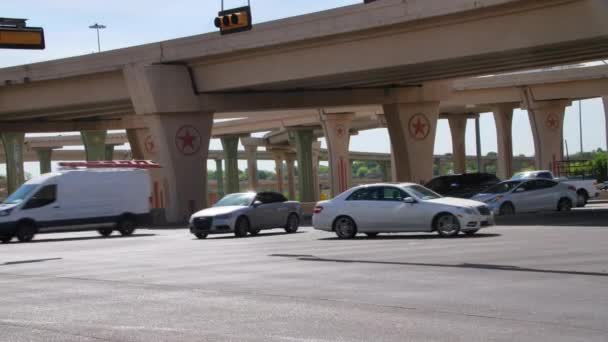 Busy Dallas Intersections Texas All Columns Have Texas Lone Star — Stock Video