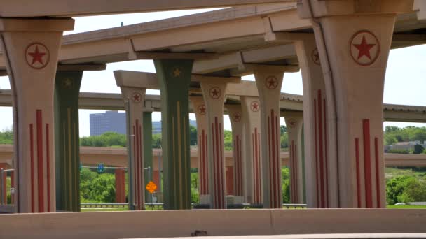 댈러스 고속도로의 텍사스 심볼의 텍사스의 댈러스 기둥에는 텍사스 스타의 — 비디오