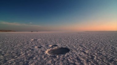 Türkiye 'nin Salt Lake kentinde yürüyen insanlar