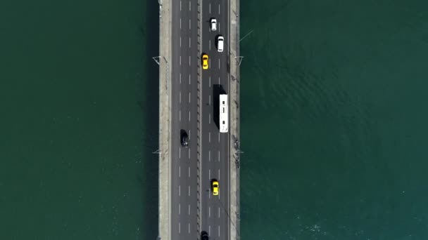 Κυκλοφορία Στη Γέφυρα Στην Ιστανμπούλ Εναέρια Πάνω Κάτω — Αρχείο Βίντεο