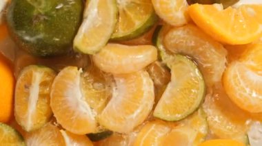 Süper Yavaş Çekimde Mandarin Portakallarına Su Sıçratma