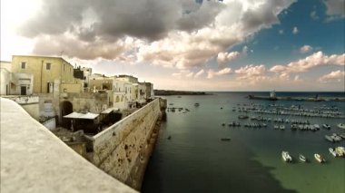 Timelapse Otranto, İtalya: Tarihi Sahil Kenti ve Adriyatik Kıyısındaki Liman