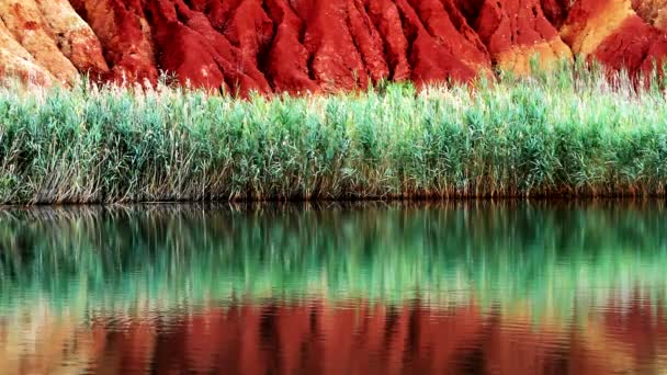 意大利奥特兰托铝土矿湖美丽的水影 — 图库视频影像