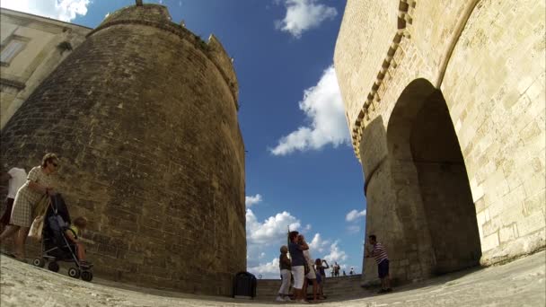 Otranto Jest Historycznym Nadmorskim Miastem Portem Wybrzeżu Adriatyku Południowych Włoszech — Wideo stockowe