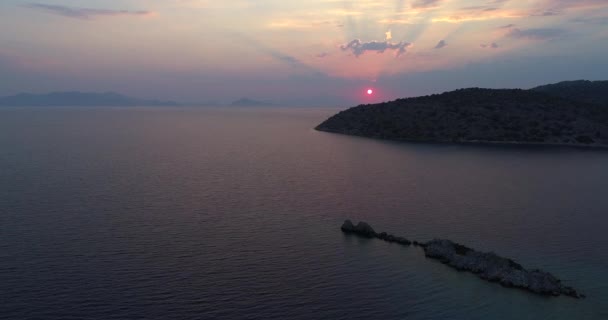 Nagranie Lotnicze Zachodu Słońca Nad Spokojnym Morzem Śródziemnym — Wideo stockowe