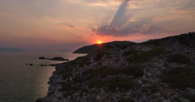 Sakin Akdeniz Üzerinde Gün Batımının Hava Görüntüsü