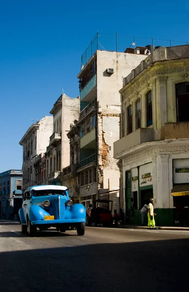 Old Blue Amerykański Samochód Jazdy Malecon Hawana Kuba — Zdjęcie stockowe