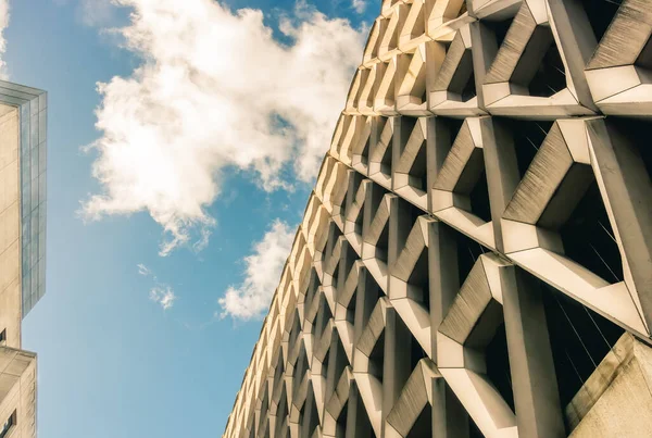 Fachada Concreto Distópico Futurista Com Padrões Geométricos Sunset Londres Inglaterra — Fotografia de Stock