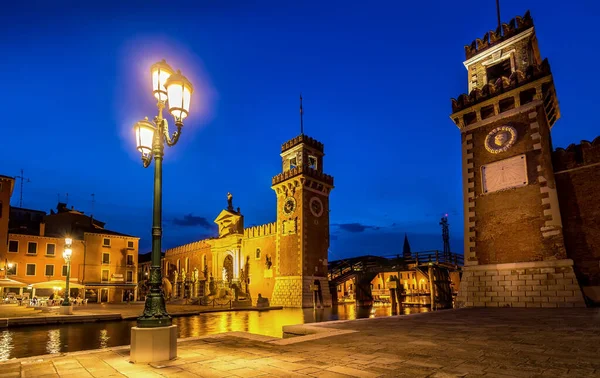 Venezianischer Arsenal Komplex Der Abenddämmerung Unter Blauem Himmel Und Lebendigen — Stockfoto