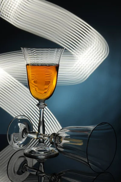 Verre Vin Sur Une Table Verre Dans Une Boîte Nuit — Photo