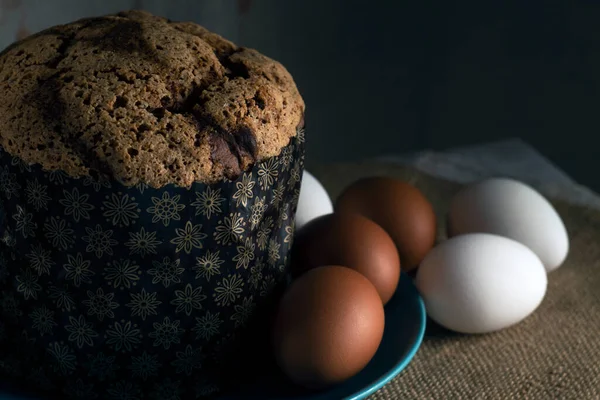 2 yumurtalı Paskalya pastası.
