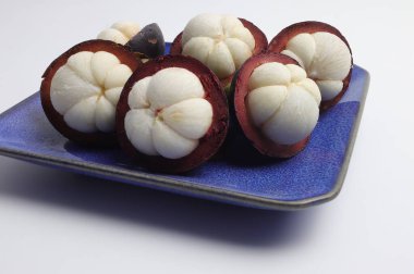Tam Derinlik Alanında Beyaz Arkaplanda Taze Mangosteen Seti