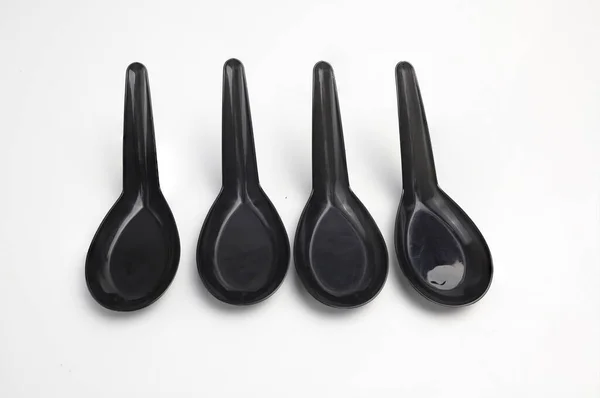 Cuillères Plastique Noir Disposées Sur Fond Blanc — Photo