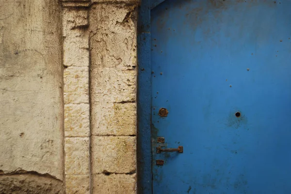 Fas mavi kapı arka plan — Stok fotoğraf