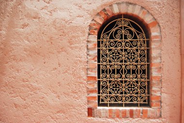 Majorelle bahçe dekore edilmiş penceresinde