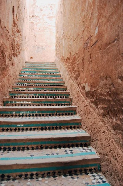 Сходи на даху в марокканський палац — стокове фото