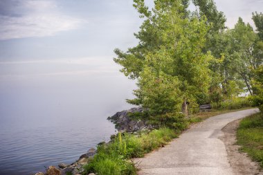 Misty öğleden sonra Ontario Gölü