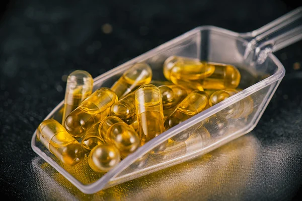 Cannabis extraction capsules infused with shatter — Stock Photo, Image