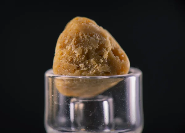 Cannabis extraction wax crumble isolated — Stock Photo, Image