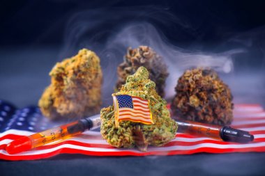 Esrar tomurcukları, petrol ve Amerikan bayrağı ürün yelpazesine - kıdemli medica