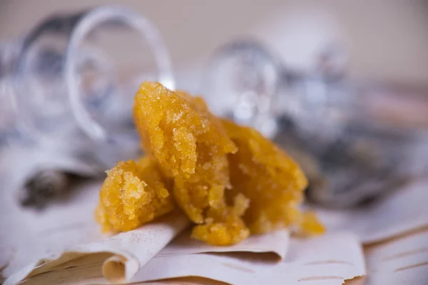 Detail of marijuana extraction concentrate aka wax crumble on wo — Stock Photo, Image