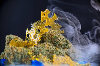 Makro ayrıntı esrar malı ve marihuana yoğunlaşmaktadır (aka sh