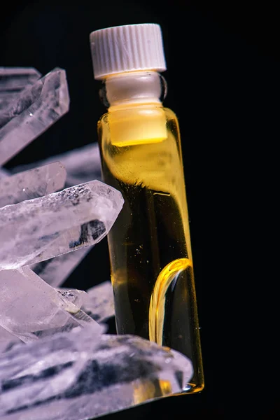 Cannabis oil container and quartz crystal isolated on black — Stock Photo, Image