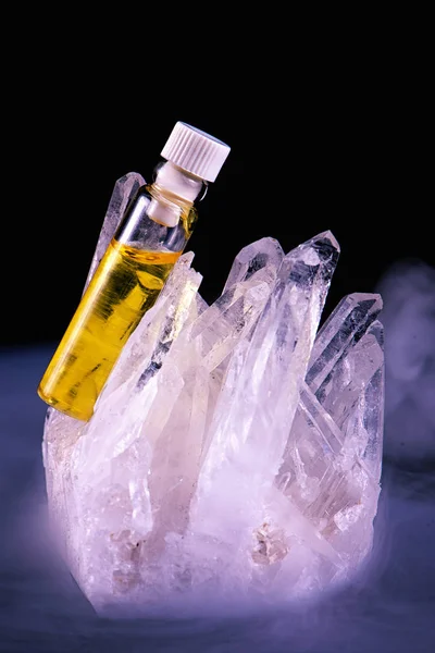Cannabis oil container and quartz crystal isolated on black — Stock Photo, Image