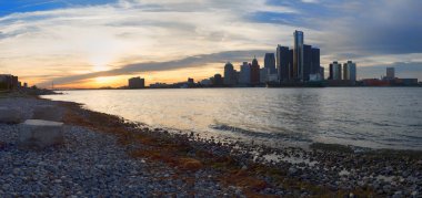 Detroit şehir manzarası Canadi dan gün batımında panoramik manzaralı