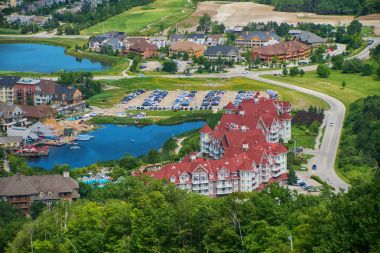 Blue Mountain resort ve köy Collingwoo yazında sırasında
