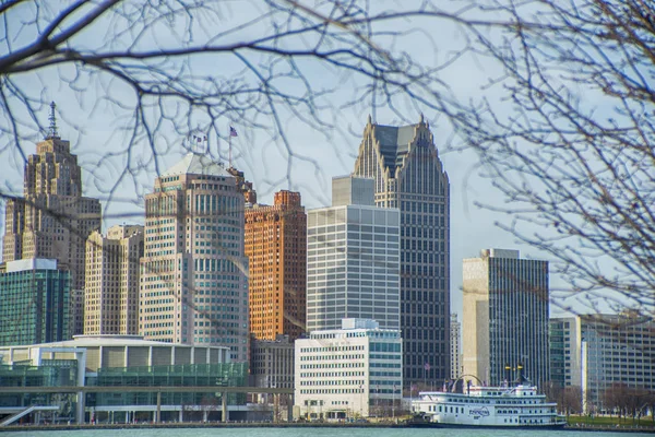 Детройт, мі - 8 квітня 2017: Погляд міста Детройт з макіяж офісу — стокове фото