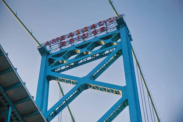 Detalhe da Ponte Embaixador que liga Windsor, Ontário a Detro — Fotografia de Stock