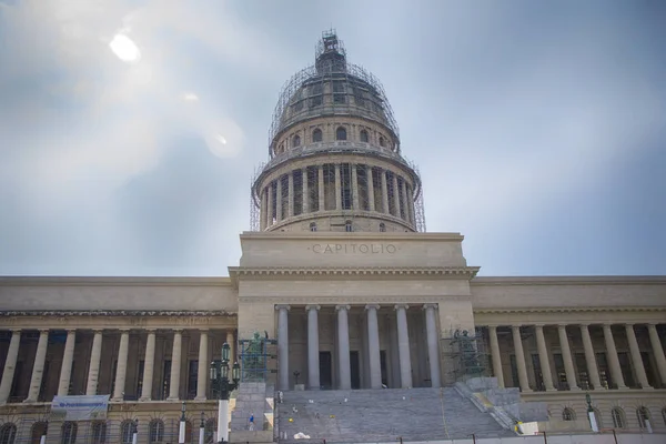 Havanna - 16 Feb 2017. Vy av El Capitolio eller nationella Capitol — Stockfoto