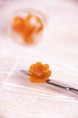 Esrar konsantre canlı reçine (tıbbi marijuan çıkarılan