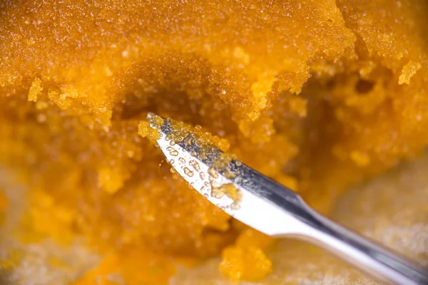 Esrar konsantre canlı reçine (tıbbi marijuan çıkarılan