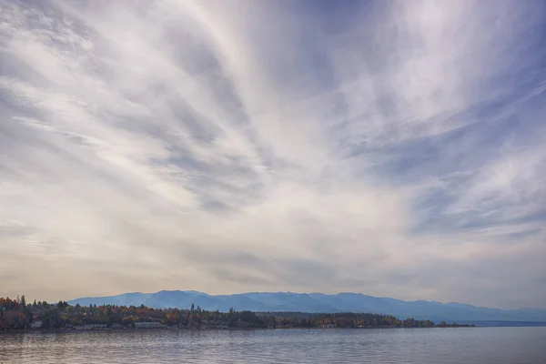 Pantai Qualicum di Vancouver Island, dengan Canadian Rockies di — Stok Foto