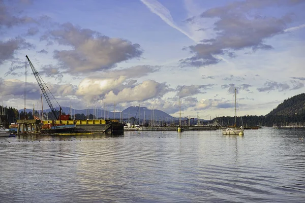 Vista da marina Ladysmith ao pôr do sol, tomada em Vancouver Island, B — Fotografia de Stock