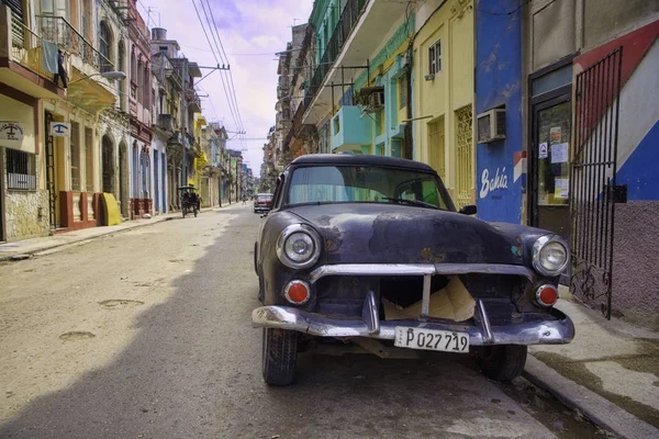 Havana, Kuba - 16 únor 2017. Černý vintage klasické americké auto, — Stock fotografie