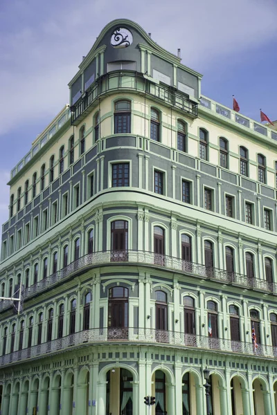 View of the restored luxury Saratoga Hotel built in 1879 in Old — Stock Photo, Image